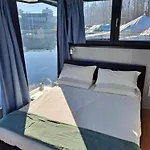 Hotel na wodzie Floating Experience Black Pearl, Maggiore