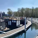 Hotel na wodzie Floating Experience Black Pearl, Maggiore