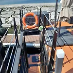 Floating Experience Black Pearl, Maggiore Hotel na wodzie Dormelletto