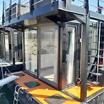 Floating Experience Black Pearl, Maggiore Hotel na wodzie *