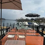 Floating Experience Black Pearl, Maggiore Hotel na wodzie *