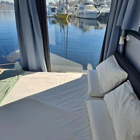 Hotel na wodzie Floating Experience Black Pearl, Maggiore Dormelletto