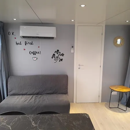 Floating Experience Black Pearl, Maggiore Hotel na wodzie Dormelletto