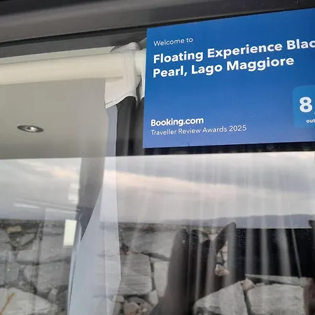 Floating Experience Black Pearl, Maggiore Hotel na wodzie Dormelletto
