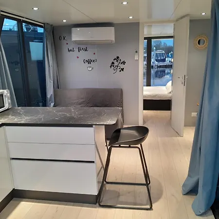 Botel Floating Experience Black Pearl, Maggiore Dormelletto