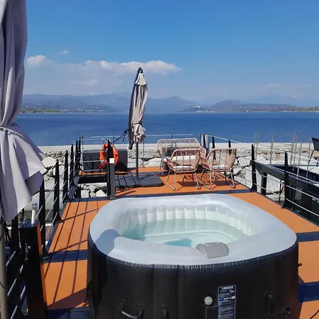 Floating Experience Black Pearl, Maggiore Hotel na wodzie *