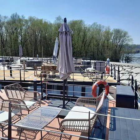 Floating Experience Black Pearl, Maggiore Botel *