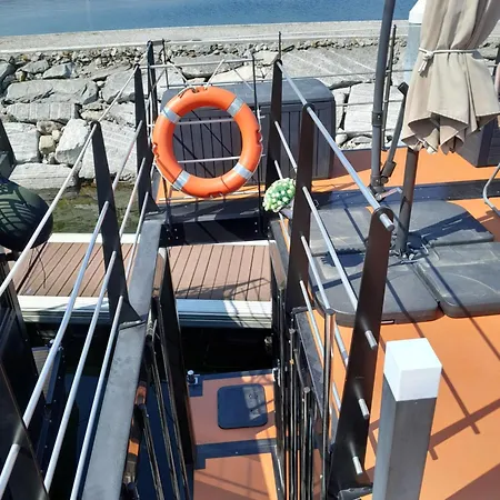 Floating Experience Black Pearl, Maggiore Hotel na wodzie Dormelletto