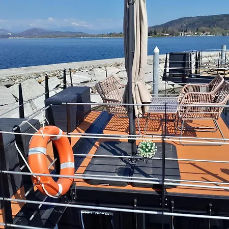 Floating Experience Black Pearl, Maggiore Hotel na wodzie Dormelletto