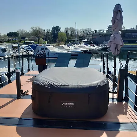 Floating Experience Black Pearl, Maggiore