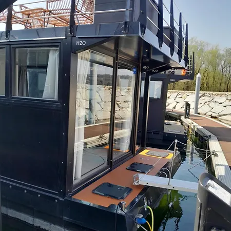 Hotel na wodzie Floating Experience Black Pearl, Maggiore *