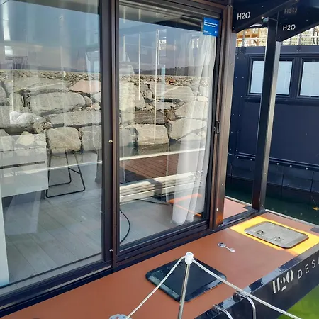 船屋 Floating Experience Black Pearl, Maggiore