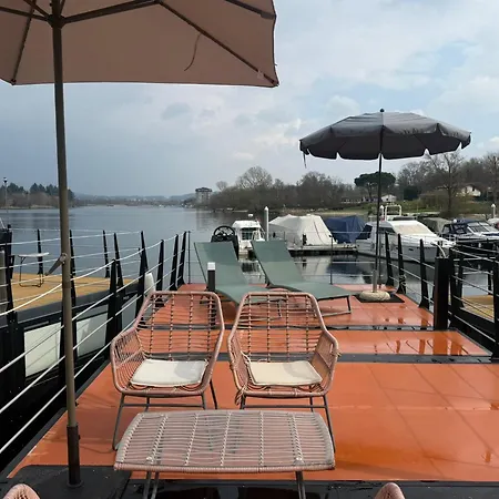 Floating Experience Black Pearl, Maggiore Hotel na wodzie *