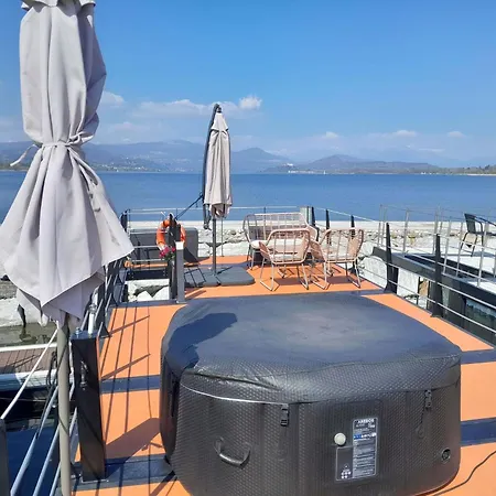 بوتيل Floating Experience Black Pearl, Maggiore دورميلّيتّو