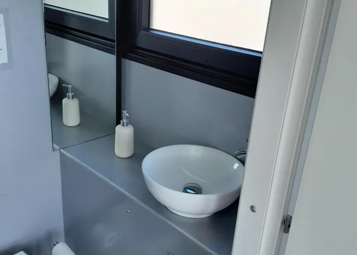 Tekne Floating Experience Black Pearl, Maggiore