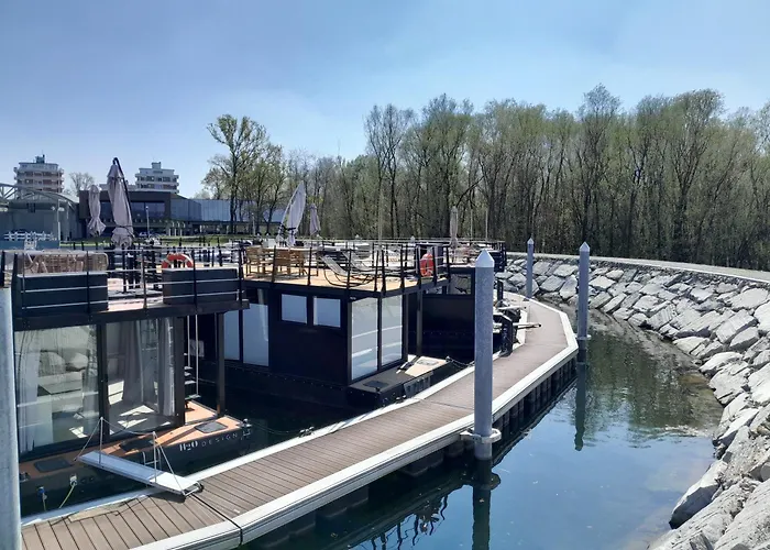 Tekne Floating Experience Black Pearl, Maggiore