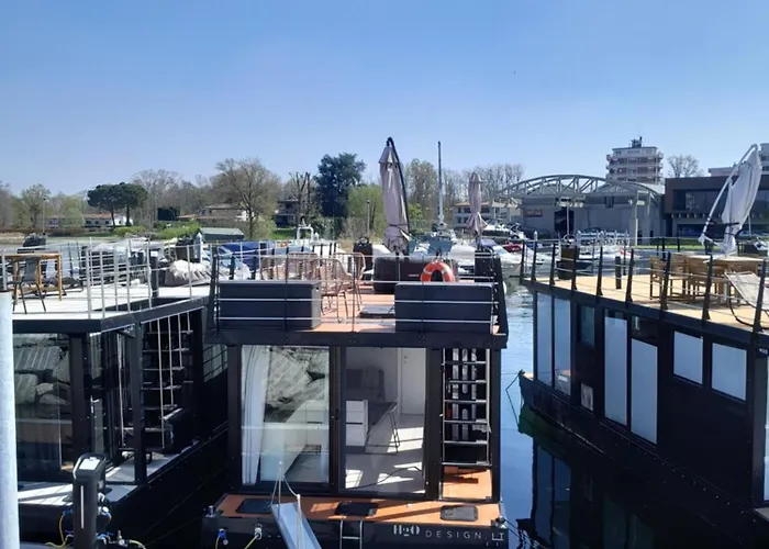 Tekne Floating Experience Black Pearl, Maggiore