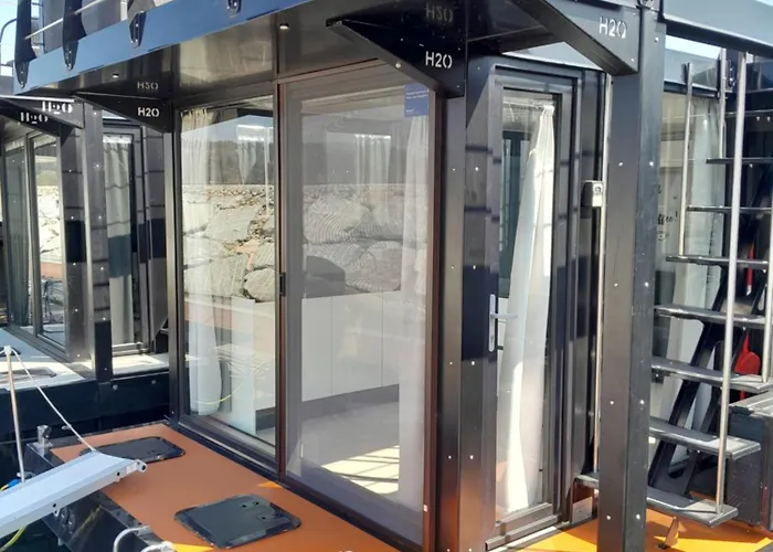 Floating Experience Black Pearl, Maggiore Tekne *