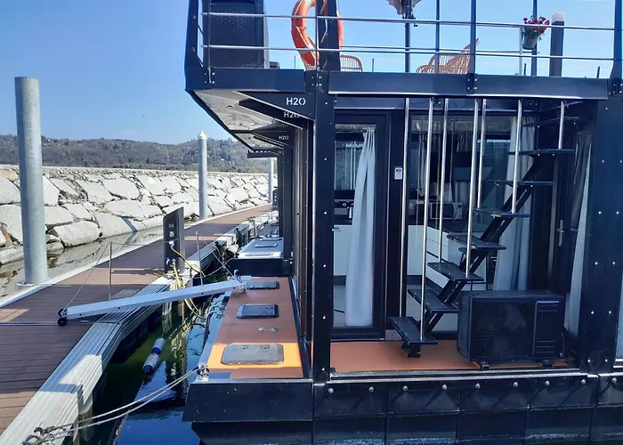 Tekne Floating Experience Black Pearl, Maggiore