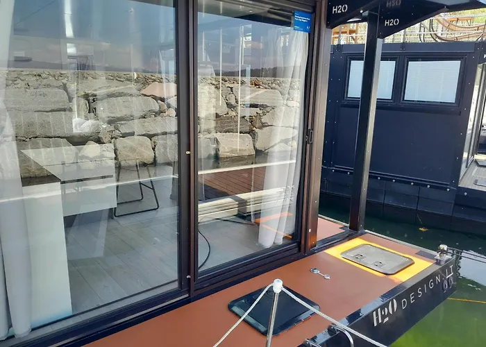 船屋 Floating Experience Black Pearl, Maggiore